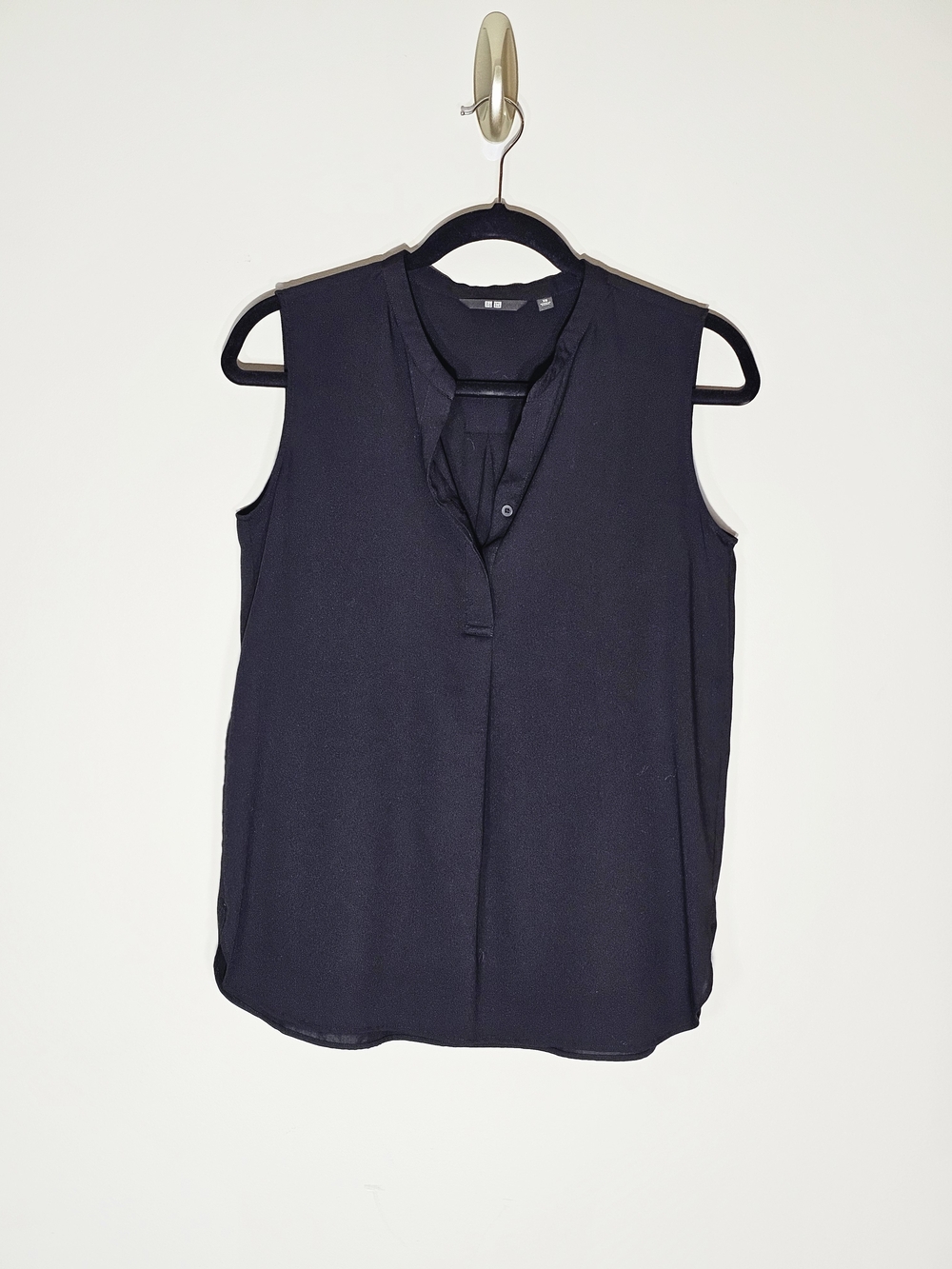 Uniqlo Black Sleeveless V-Neck Camisole